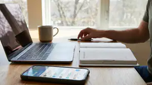 Should You Switch to Microsoft Outlook on Mobile? header